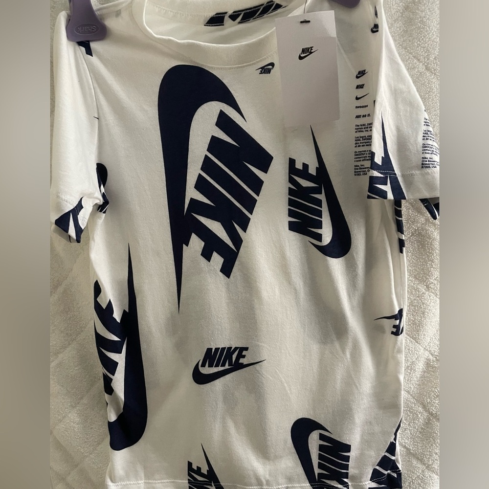 Boys White & navy blue NIKE T-shirt